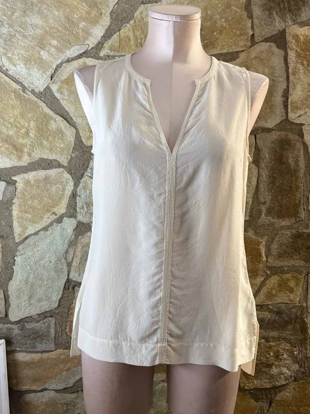 Banana Republic 100% Silk Sleeveless Ivory Blouse Size Small